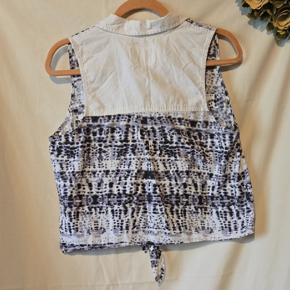 Hurley Black and White Sleeveless Tie-Front Shirt - Picture 5 of 7